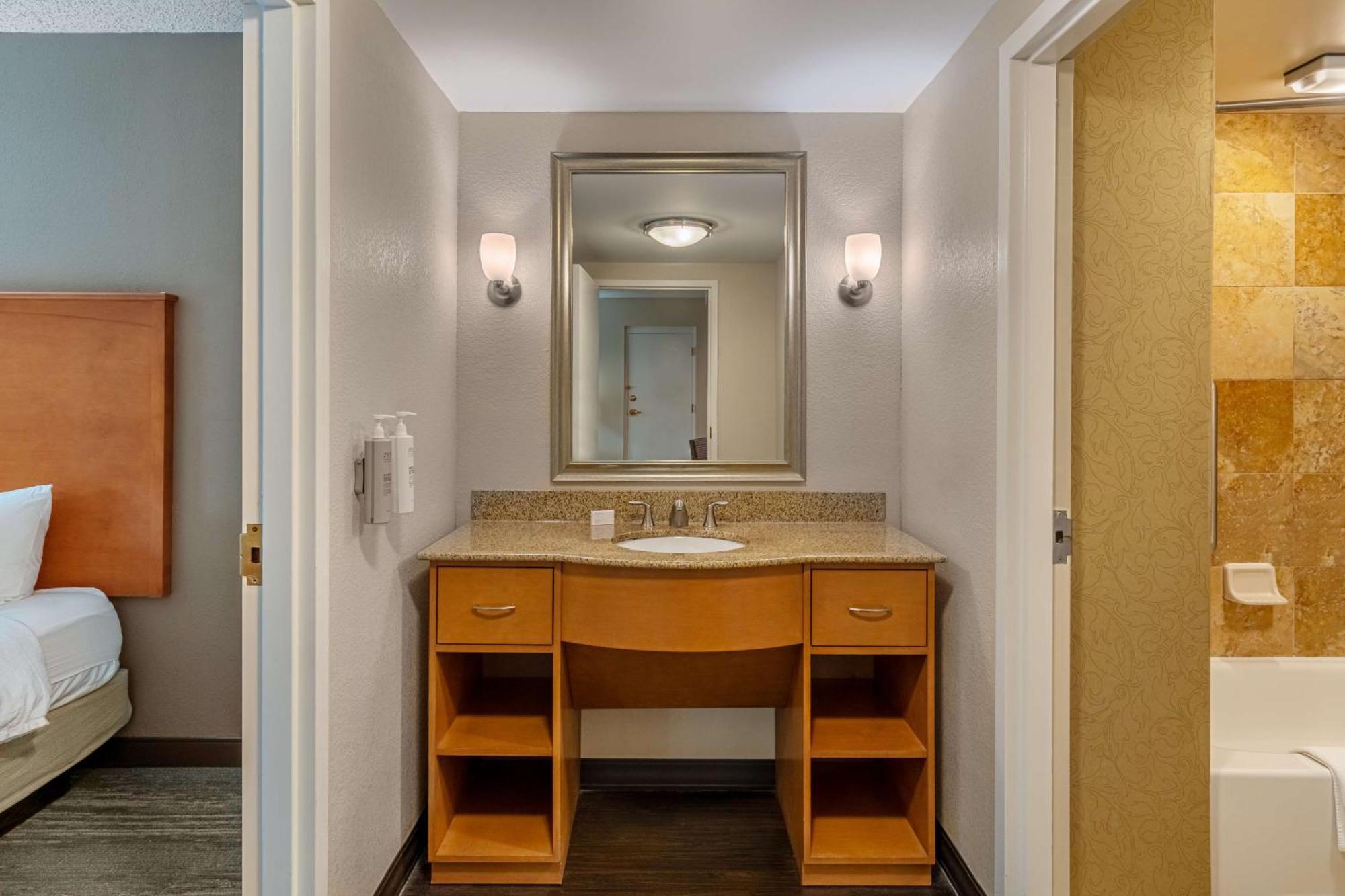 Hampton Inn & Suites Nashville-Vanderbilt-Elliston Place מראה חיצוני תמונה