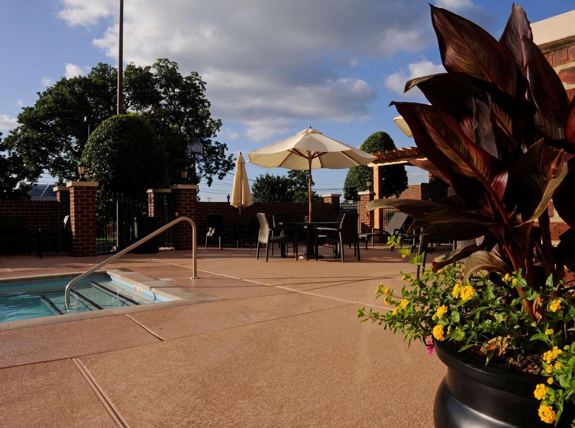 Hampton Inn & Suites Nashville-Vanderbilt-Elliston Place מראה חיצוני תמונה